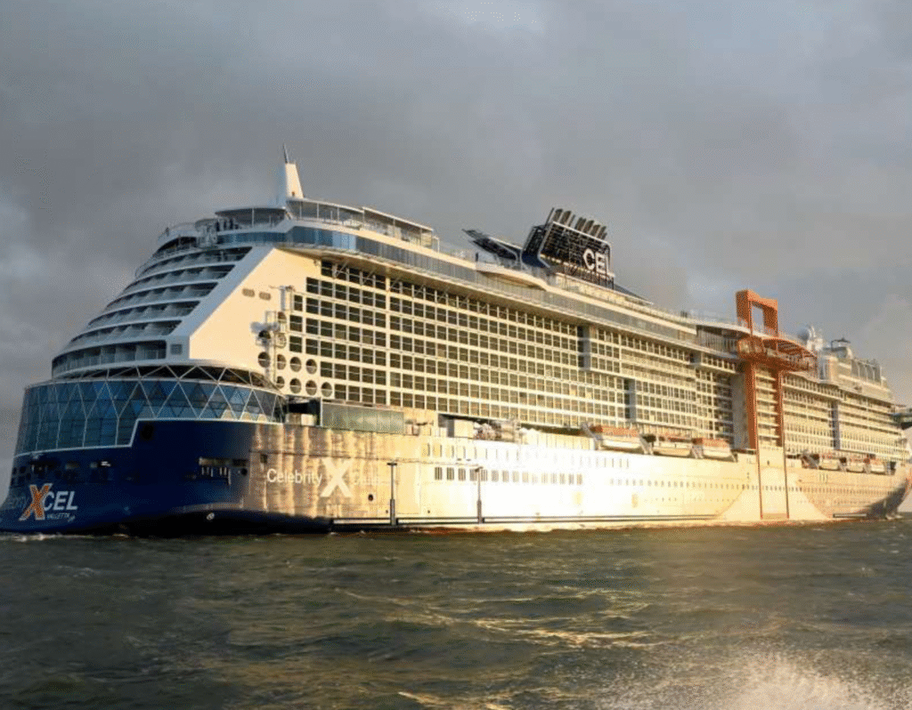 Saint-Nazaire : le paquebot Celebrity Xcel en essais en mer