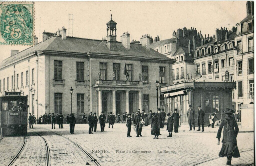 Nantes rend hommage à Dulcie September : histoire et architecture d’une place centrale