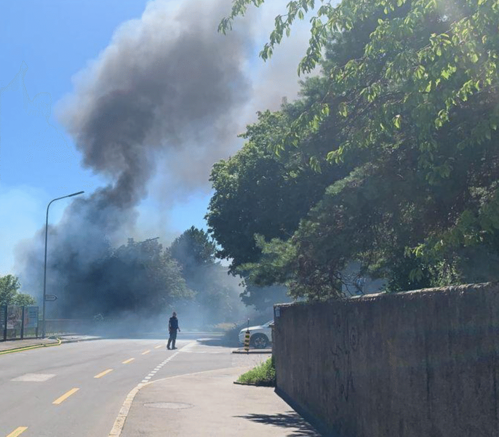 Un incendie à proximité de bidonvilles à l’est de Nantes provoque un important panache de fumée