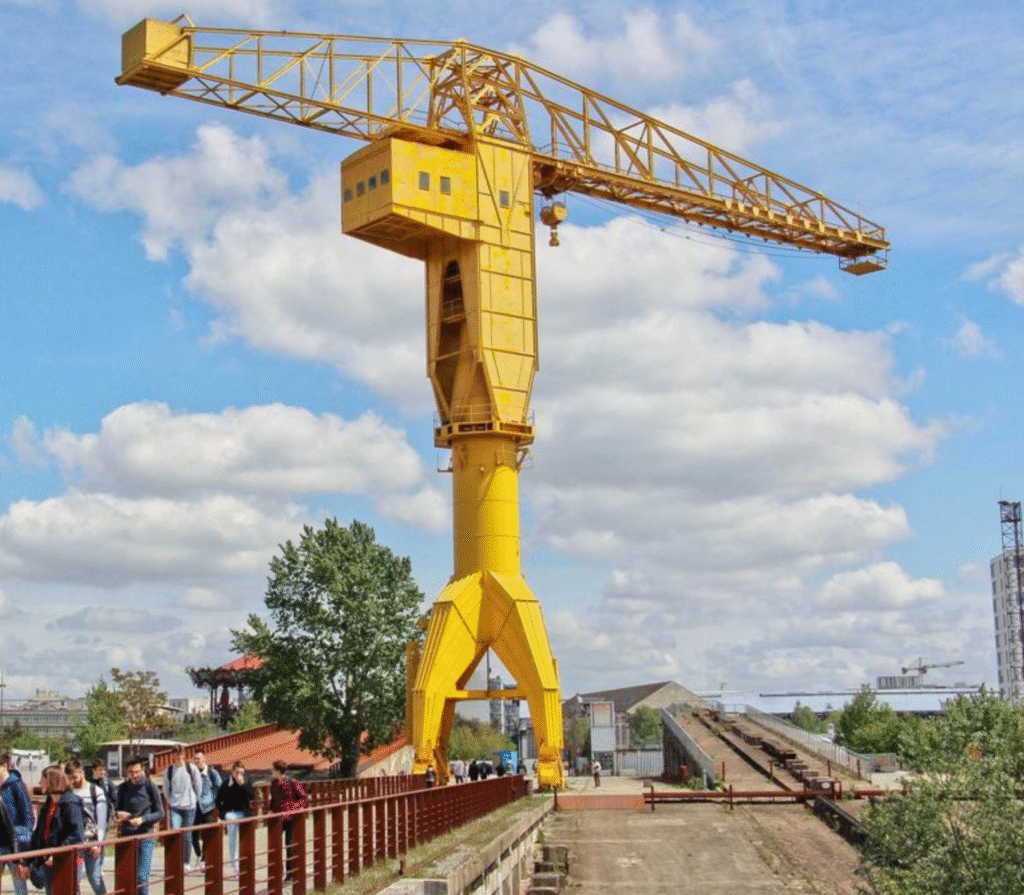 Nantes : emblèmes de la ville, les grues jaunes et grise vont être en travaux