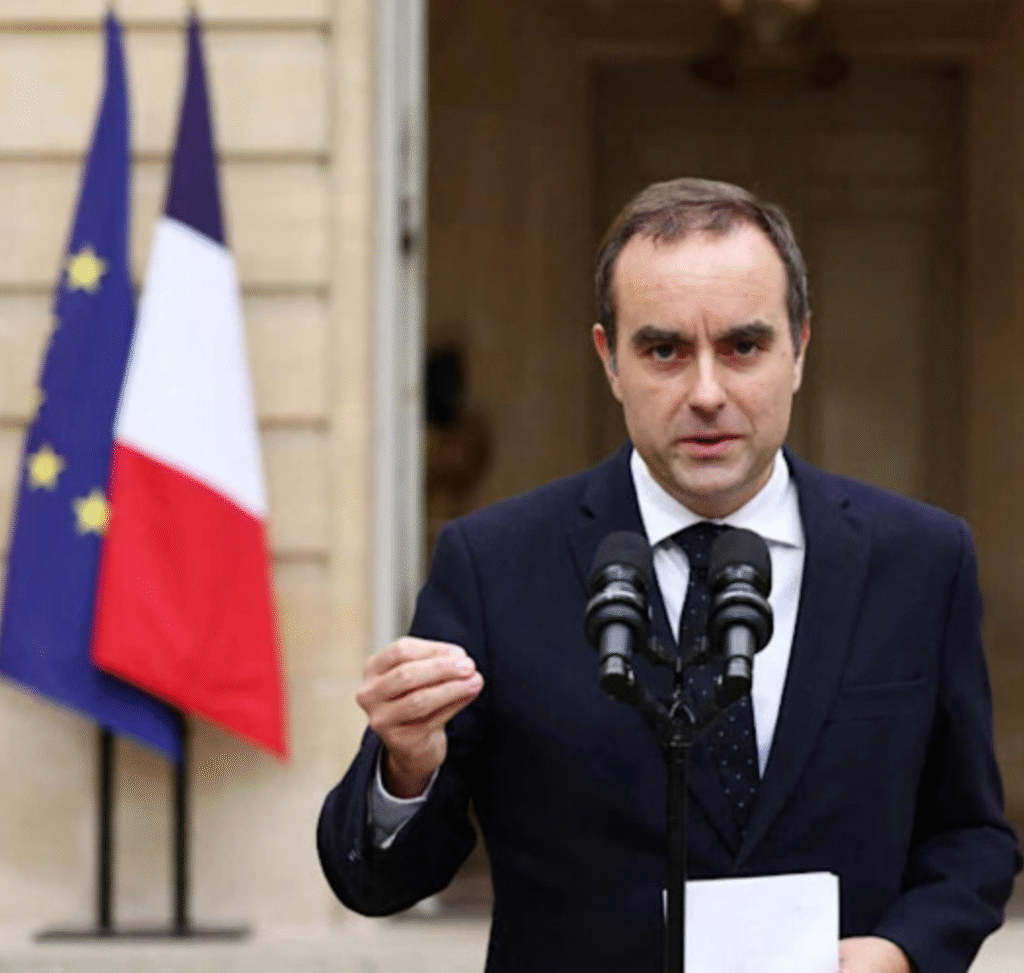 Crise politique : 7 Français sur 10 souhaitent désormais la démission d’Emmanuel Macron