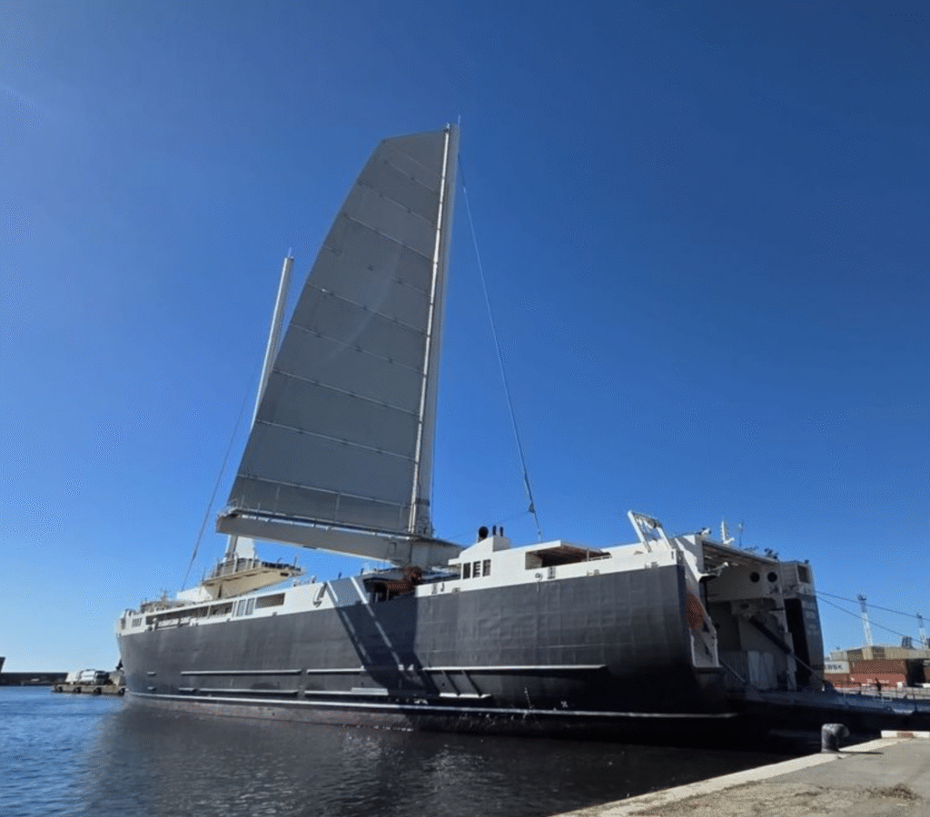 Le champagne de Leonardo Di Caprio traverse l’Atlantique à bord du cargo à voile Neoliner Origin