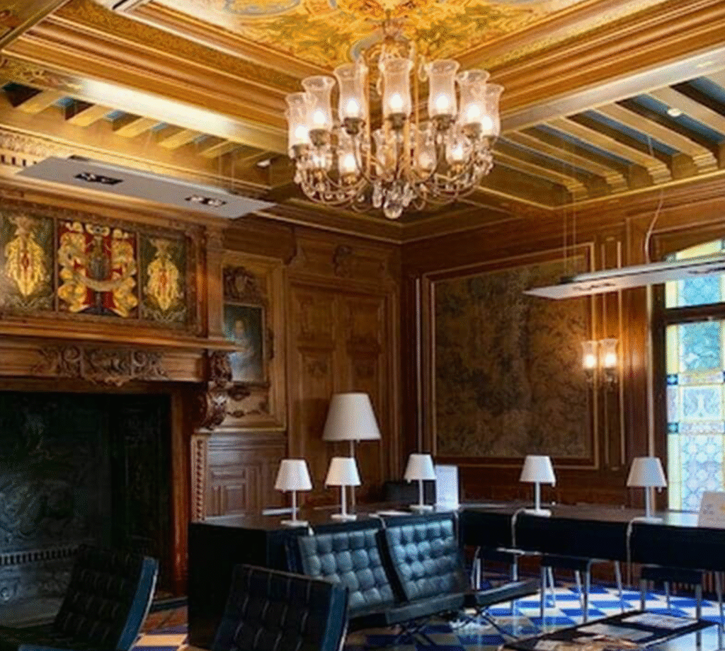 Un salon d’exception à La Baule : la bibliothèque Henri Queffélec ouvre ses portes