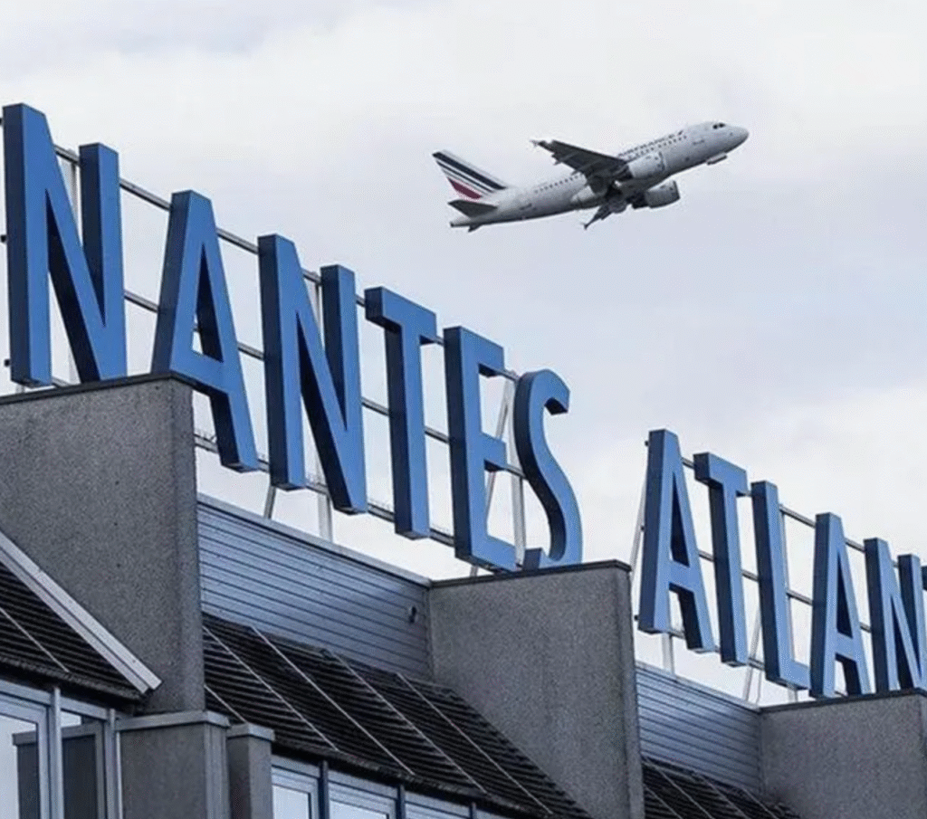 Johanna Rolland évoque une possible régulation du trafic aérien à Nantes Atlantique