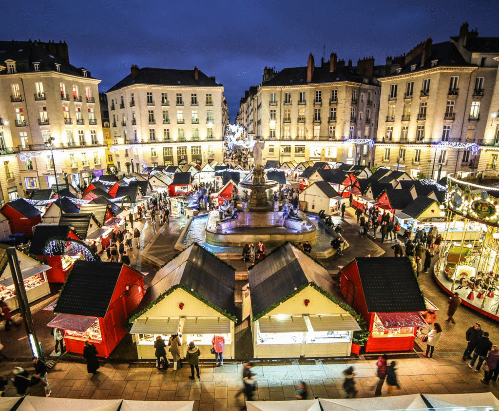 Nantes s’illumine : le Voyage en hiver dévoile ses œuvres et marchés de Noël 2025