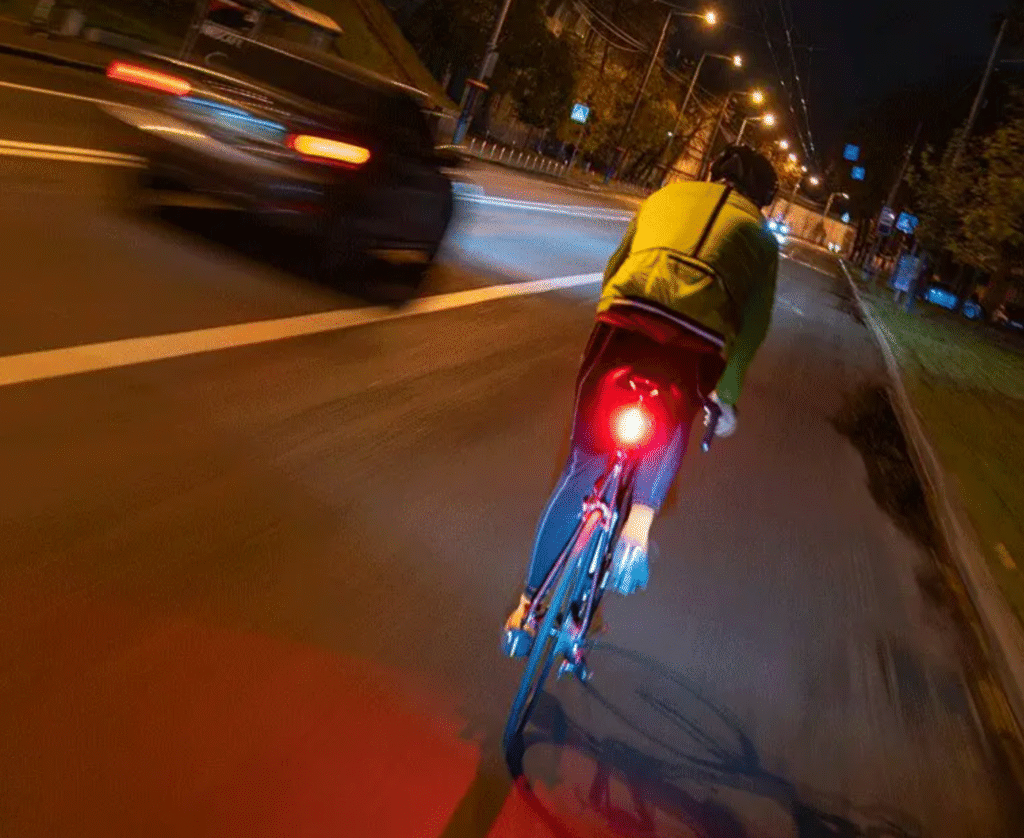 « Cyclistes Brillez ! » : une opération pour renforcer la sécurité des cyclistes dans la métropole nantaise