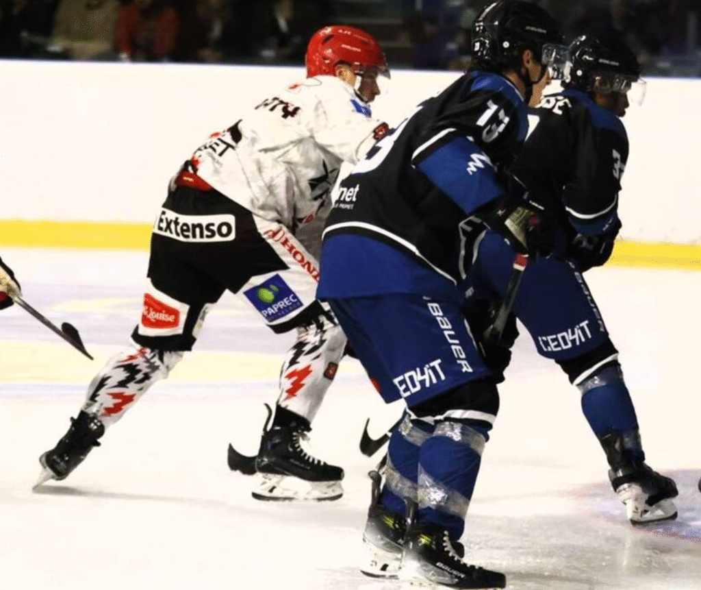 Hockey sur glace : les Corsaires s’offrent un succès de prestige face au leader choletais