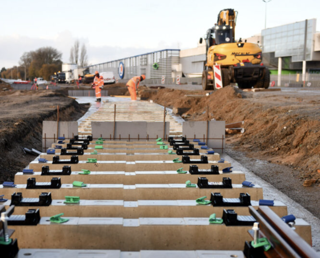 Lignes 6 et 7 du tramway : la première soudure lance une nouvelle étape entre Rezé et Nantes