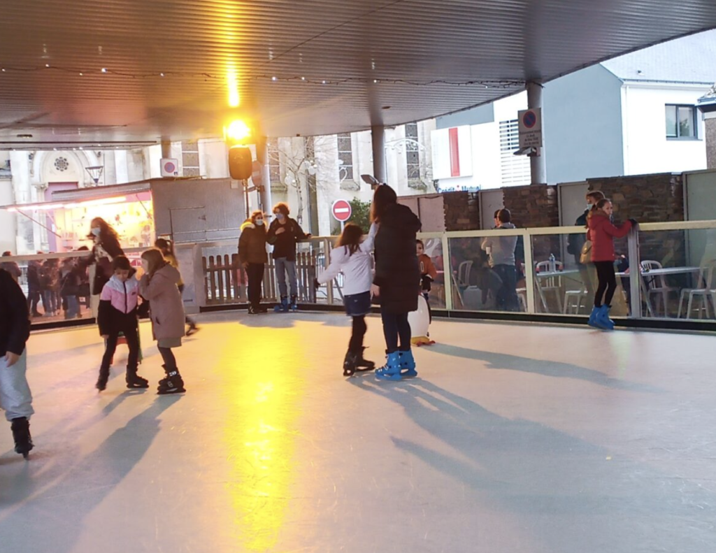 Vacances d’hiver à Carquefou : la patinoire et le curling de retour sous la halle du marché