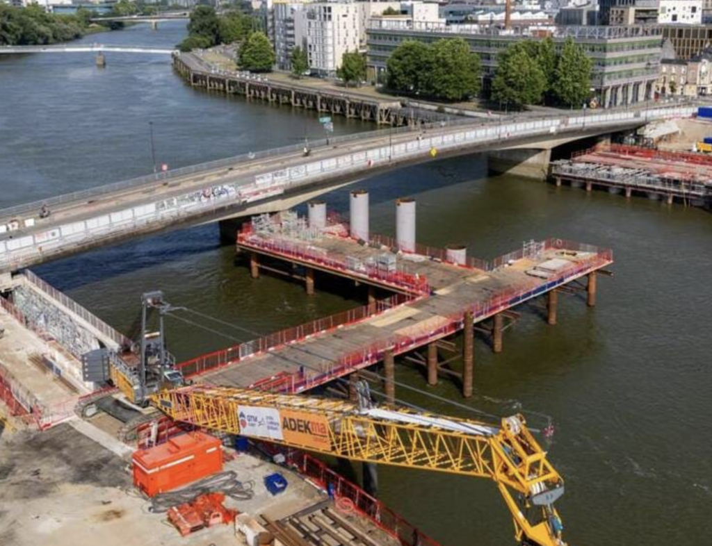 Nantes attend toujours son nouveau pont Anne-de-Bretagne, bloqué en mer depuis des semaines
