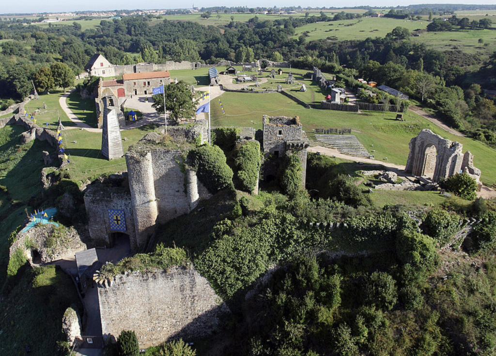 Le Château de Tiffauges recrute pour la saison 2026 : plusieurs postes saisonniers à pourvoir