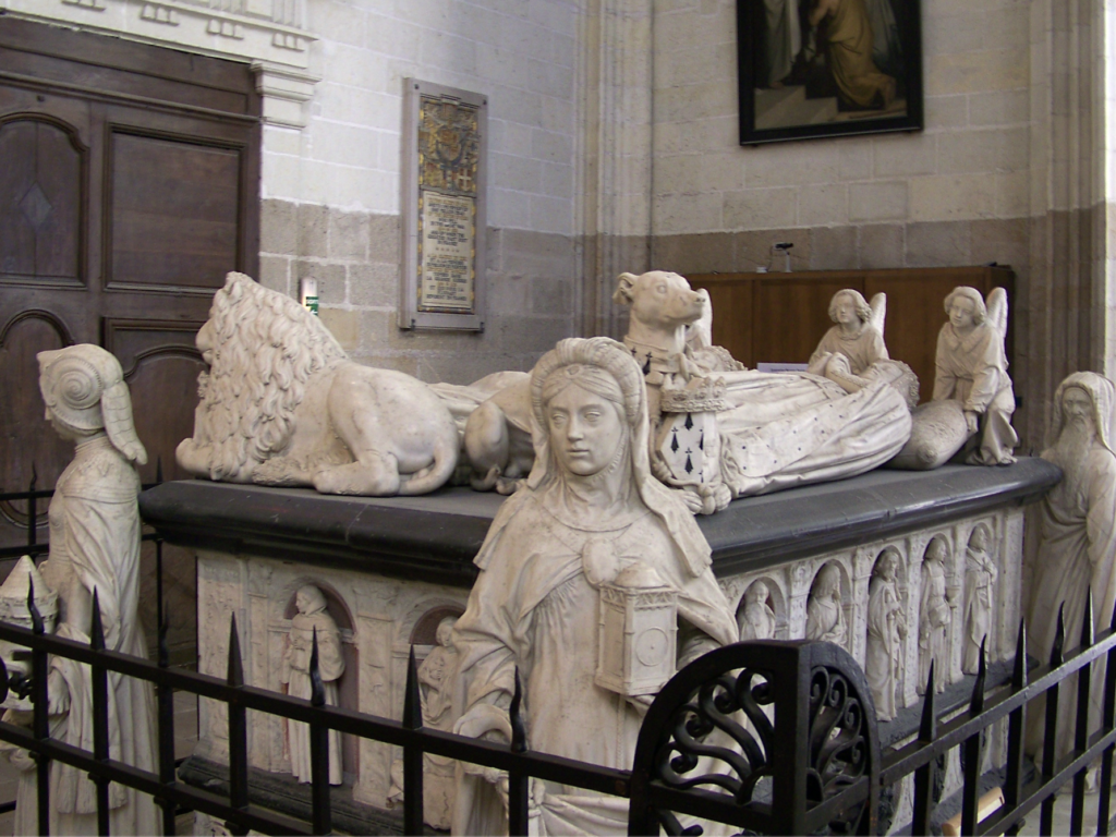 Les gisants de François II et Marguerite de Foix réinstallés dans la cathédrale de Nantes