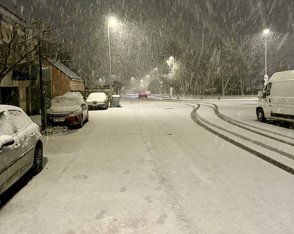Neige à Nantes : arrêt total des bus et tramways Naolib, les usagers contraints de s’organiser autrement