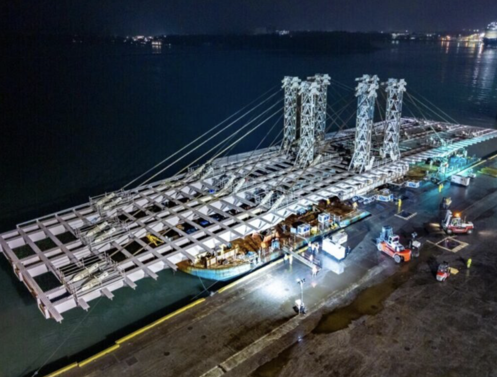 Pont Anne-de-Bretagne : le convoi maritime du tablier contraint de rebrousser chemin