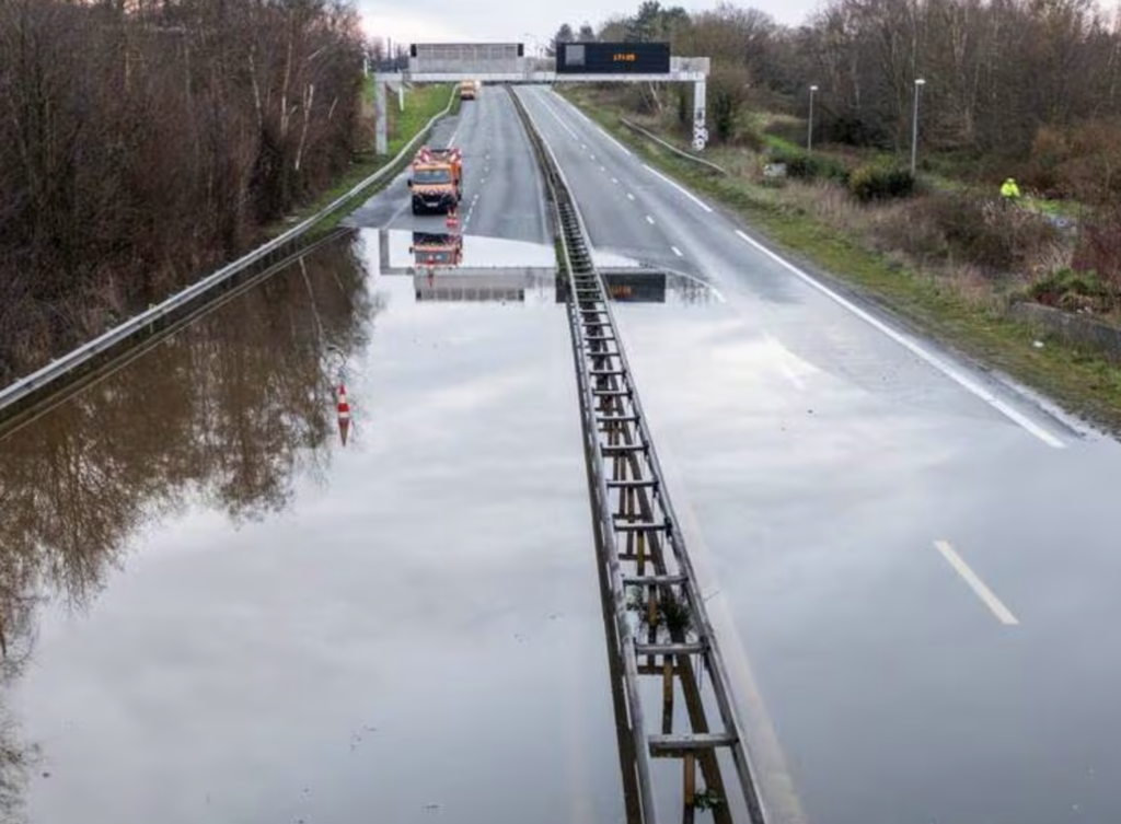 Pourquoi le périphérique Est de Nantes est-il régulièrement inondé en hiver ?