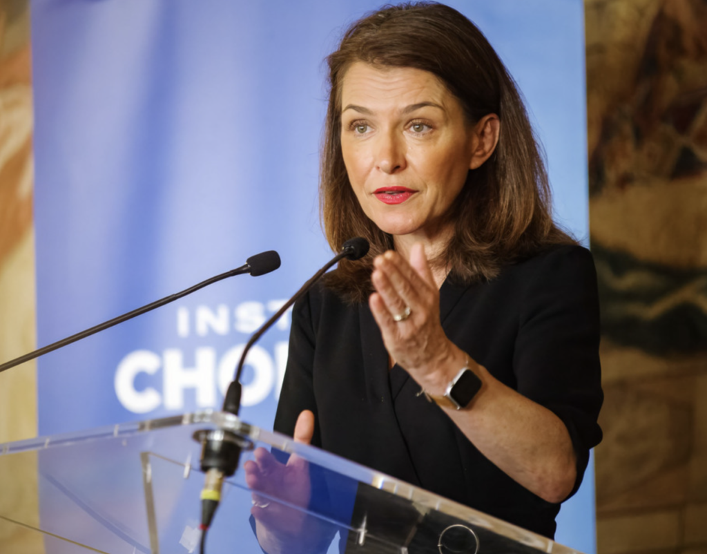 Réseaux sociaux interdits aux moins de 15 ans : la prise de position de Christelle Morançais