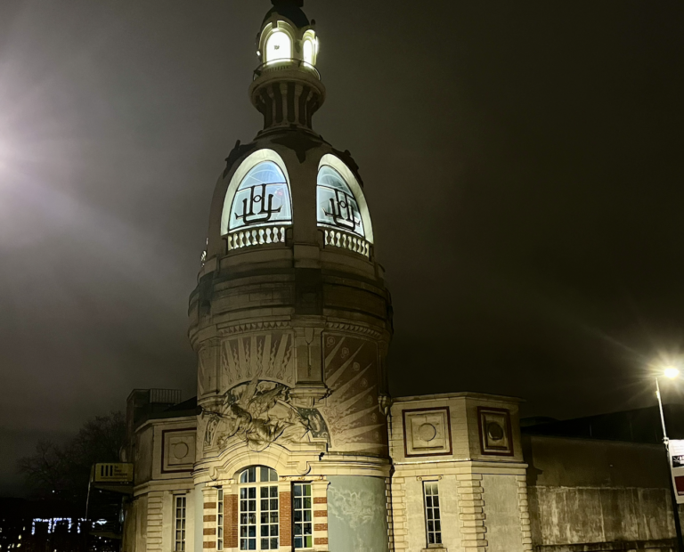 Atlantide-2026-a-Nantes-quatre-jours-de-litterature-monde-au-Lieu-Unique-et-dans-la-ville-768x620 Accueil