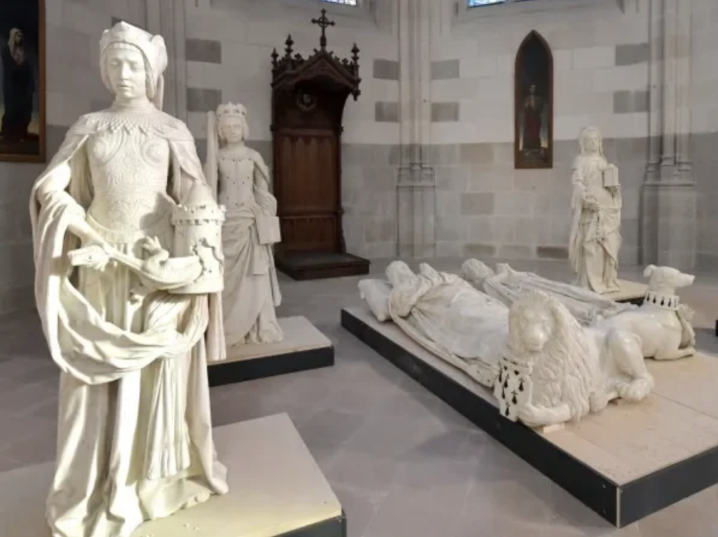 À Nantes, les sculptures du tombeau de François II et Marguerite de Foix réapparaissent dans la cathédrale