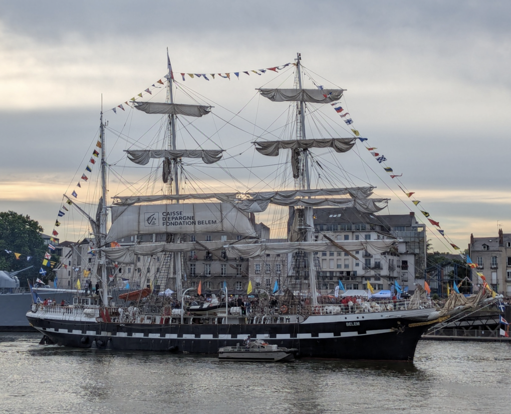 Le trois-mâts Belem reprend la mer pour sa saison 2026 après un hivernage à Saint-Nazaire