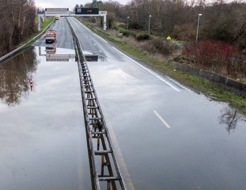 Périphérique de Nantes inondé : la Région demande à l’État une étude, la gauche critique l’initiative de François de Rugy