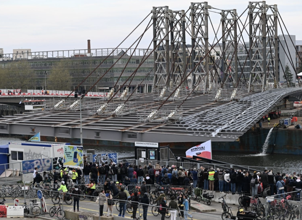 Pont Anne-de-Bretagne : un moment historique avec l’arrivée spectaculaire du tablier à Nantes