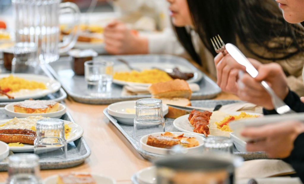 “Ici, on cuisine !” : la Région Pays de la Loire mise sur le local et le fait maison dans les lycées