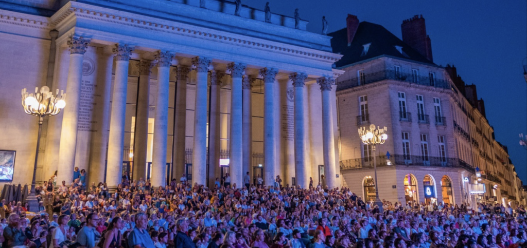 Opéra sur écrans revient à Nantes avec Robinson Crusoé, diffusé gratuitement place Graslin