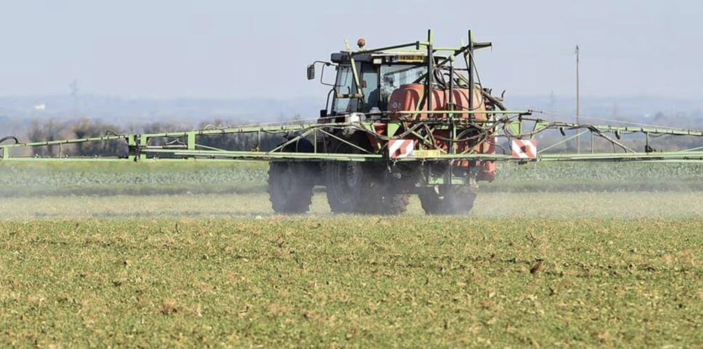 Pesticides en Loire-Atlantique : des riverains demandent plus de transparence aux élus locaux