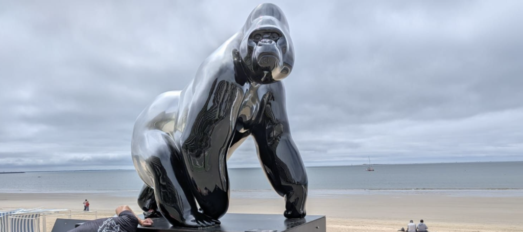 À La Baule, les sculptures monumentales de Michel Bassompierre font face à l’océan