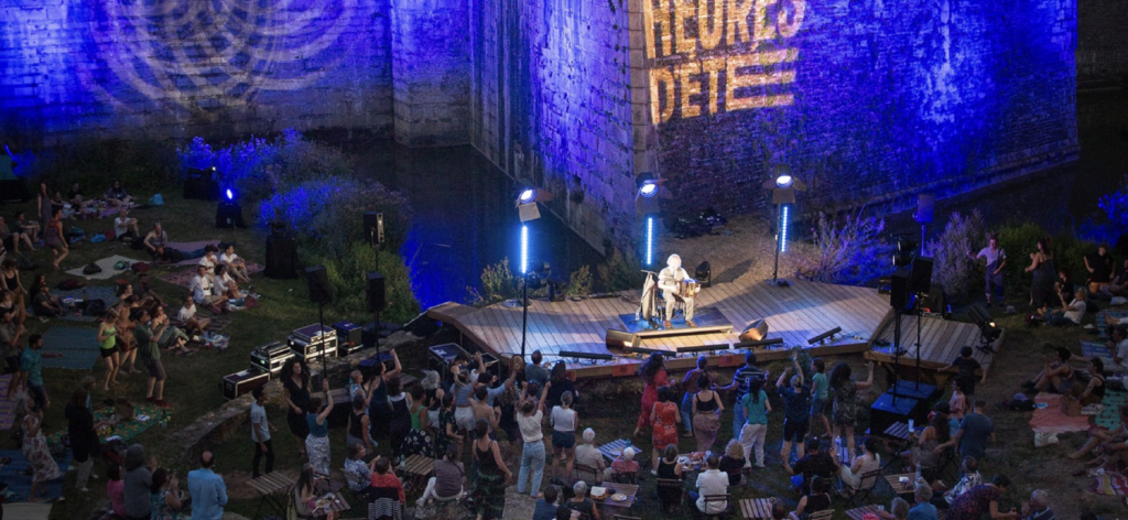 Aux heures d’été 2026 propose des concerts gratuits dans les douves du château à Nantes
