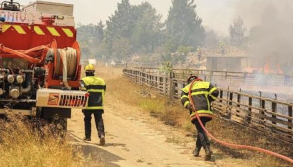 Incendie aux Sables-d’Olonne : 2 200 vacanciers évacués et d’importants moyens aériens mobilisés