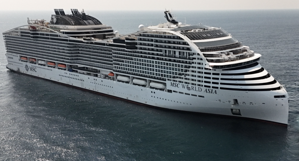 Saint-Nazaire : le paquebot géant MSC World Asia de retour après ses essais en mer