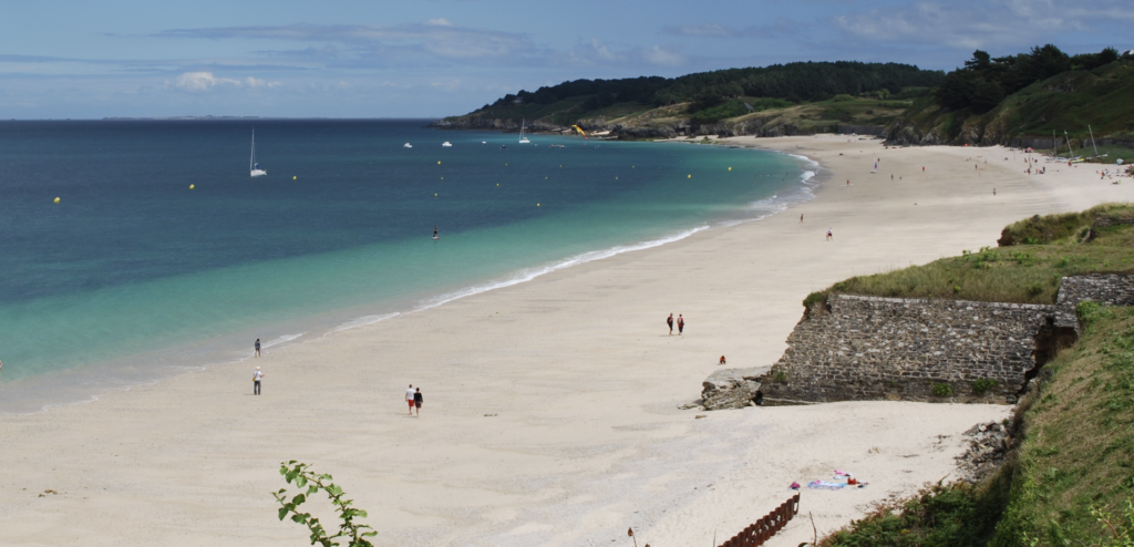 Pourquoi la plage des Grands-Sables, en Bretagne, est l’une des plus étonnantes de France