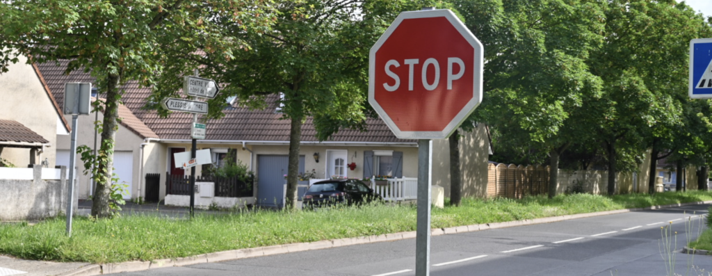 Machecoul-Saint-Même : quinze panneaux STOP installés pour clarifier plusieurs priorités à droite