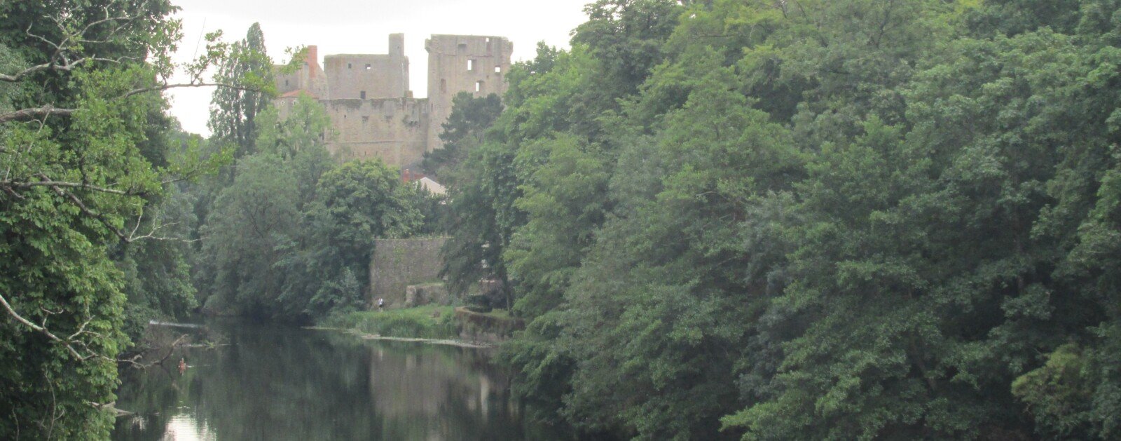 Château de Clisson vu depuis la Sèvre Nantaise