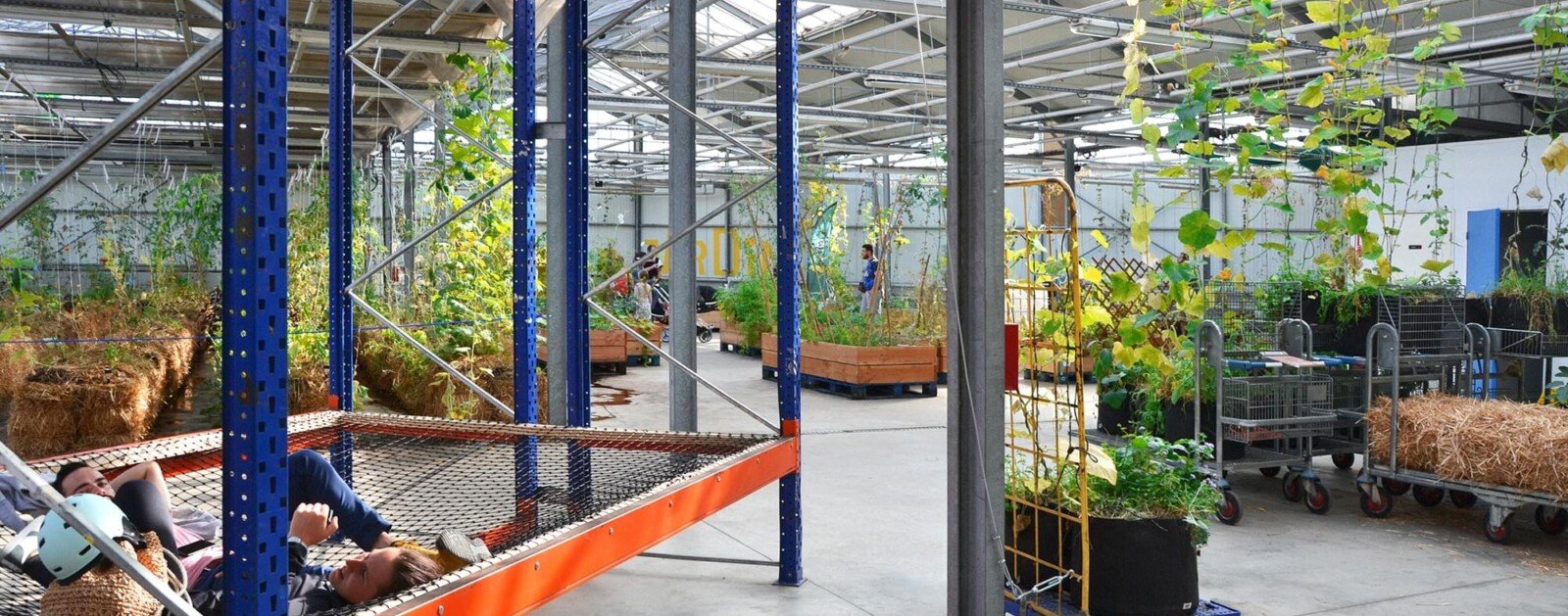 Intérieur de l’Agronaute, ferme urbaine qui accueille Fripe Fripe à Nantes