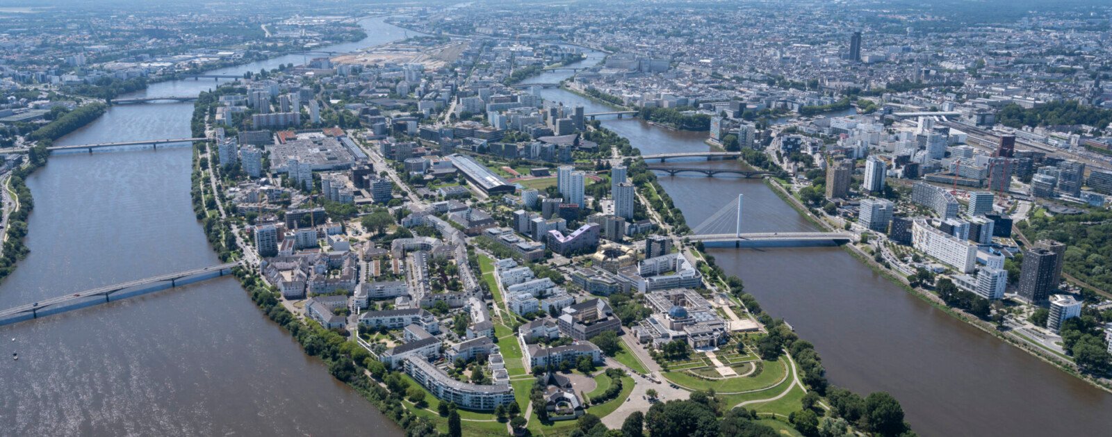 Vue aérienne de l’île de Nantes et de son tissu urbain