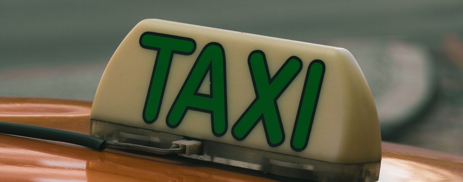 Lumineux TAXI sur le toit d’un véhicule