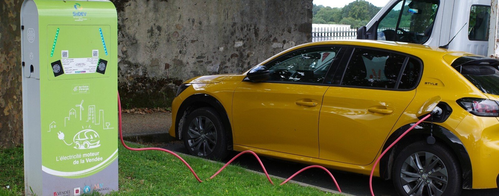 Borne publique de recharge pour véhicule électrique en Vendée