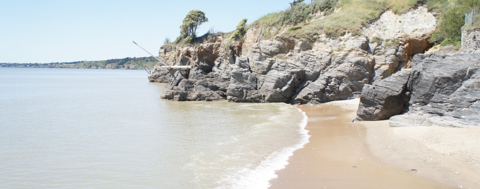 Plage de la Rinais à La Bernerie-en-Retz et terrain côtier, photo d'archive de 2013 sans lien documenté avec le sinistre de janvier 2025