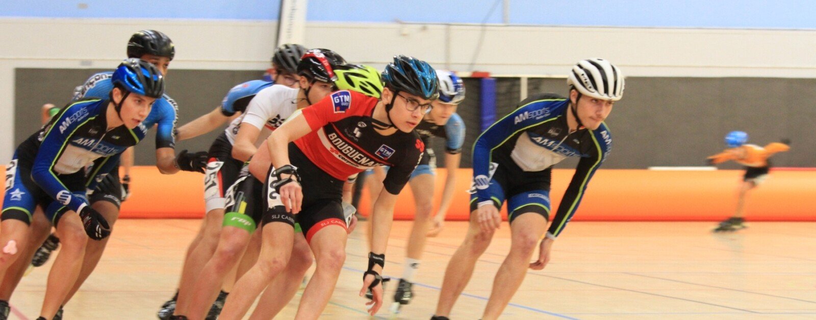 Course du championnat de France de roller de vitesse en salle à Bouguenais, archive France 3 Pays de la Loire, sans lien avec les Mondiaux 2026