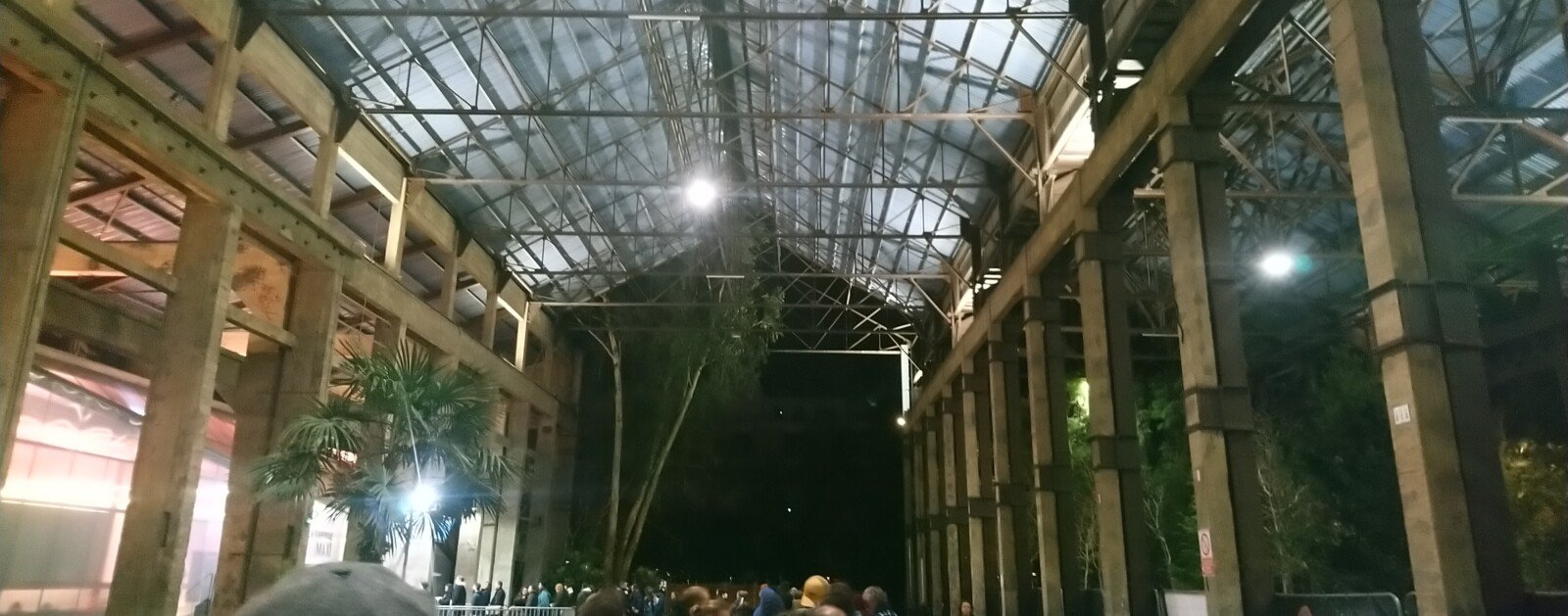 Nefs de Nantes, public en attente d'un concert à Stereolux en décembre 2024
