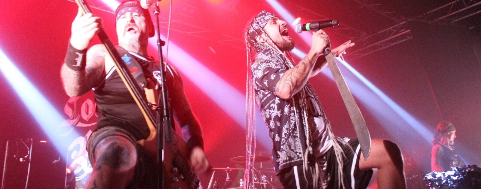 LocoMuerte en concert au Big Band Café, photographie d'archive publiée en 2025 sur le site du groupe, crédit Sargento Garcia / Metal Obs.