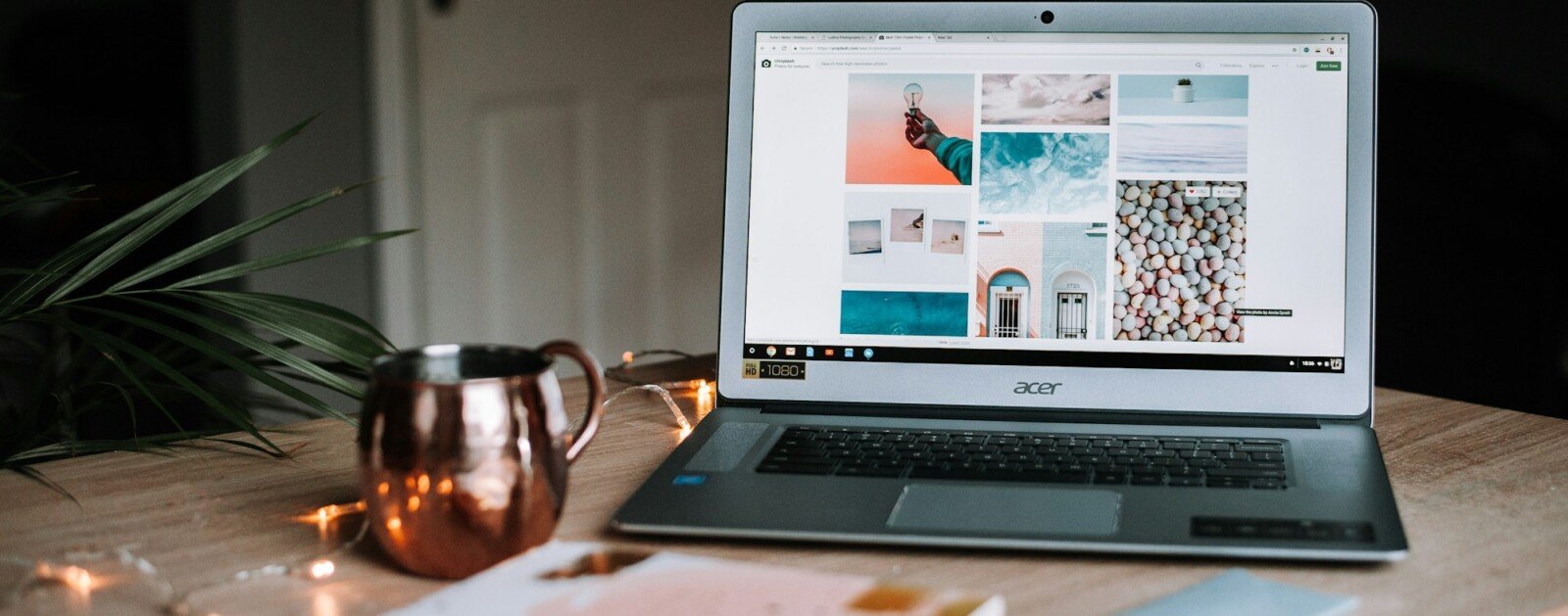 Ordinateur portable posé sur un bureau, illustration des usages numériques en entreprise.