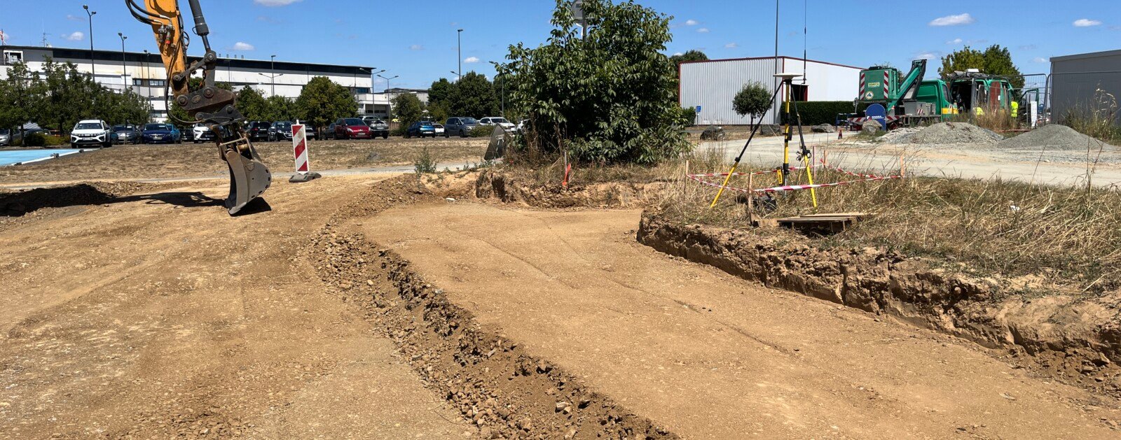 Vue du chantier réel du Village Santé Simone-Veil à Fontenay-le-Comte, projet Office Santé