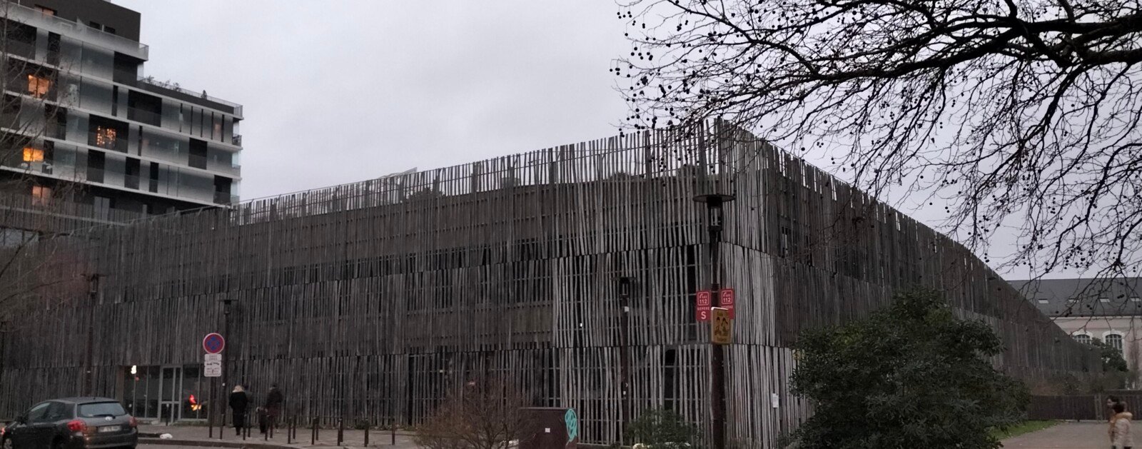 Photographie d'une école primaire publique nantaise, illustration des perturbations scolaires