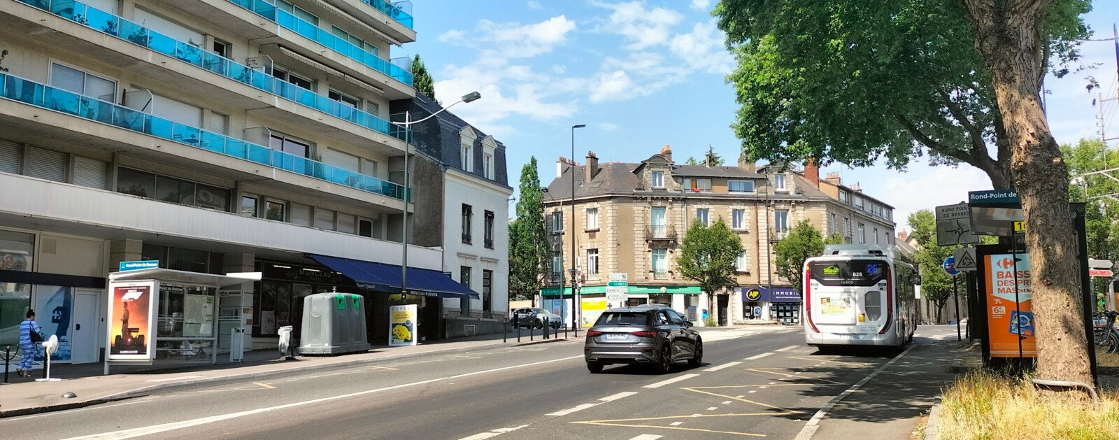 Arrêt de bus Rond-Point de Rennes à Nantes, photographié en 2025