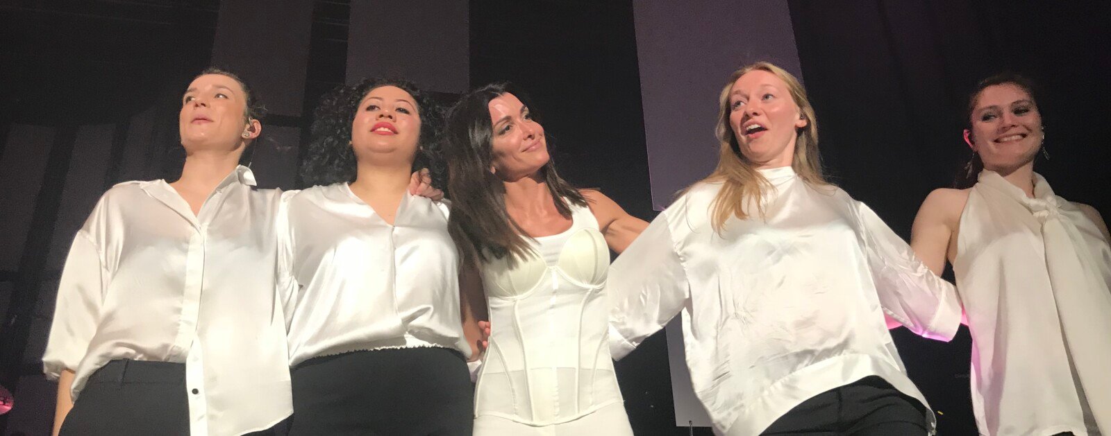Jenifer en concert à Ajaccio lors de la tournée Nouvelle Page en 2019, photo d'archive