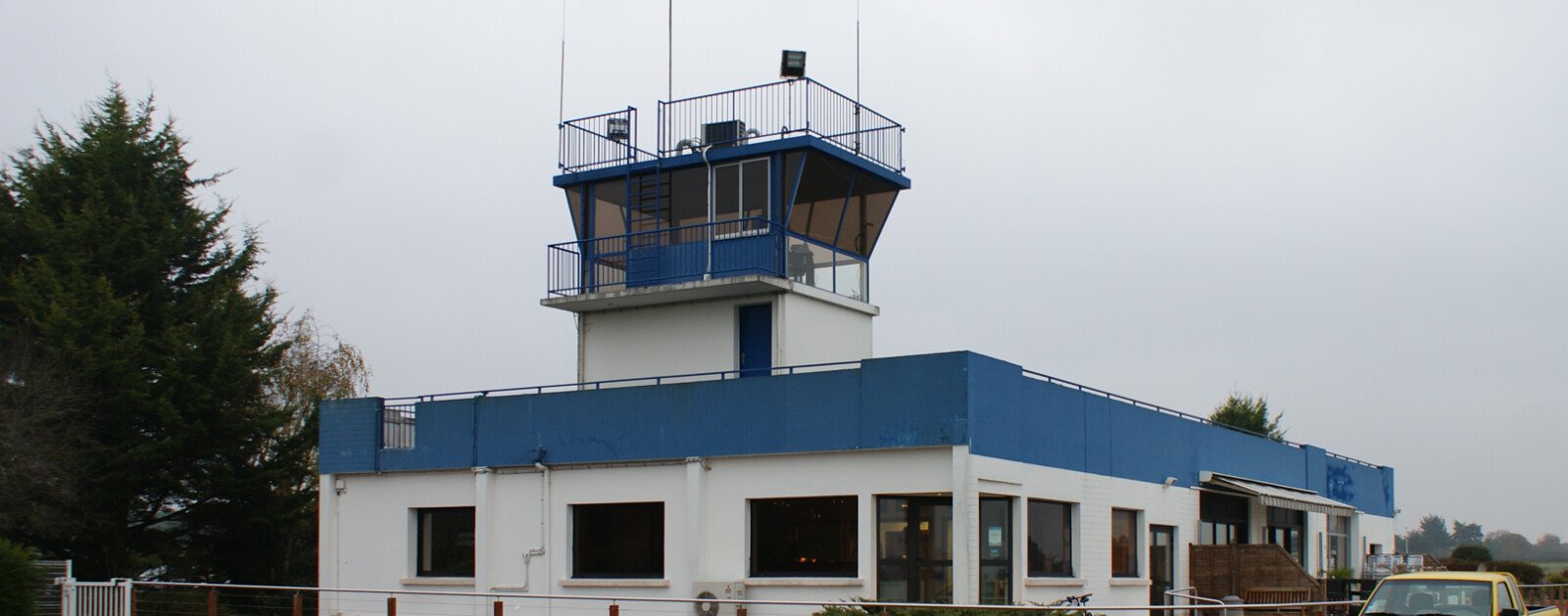 Tour de contrôle et bâtiment de l'aérodrome de La Baule-Escoublac