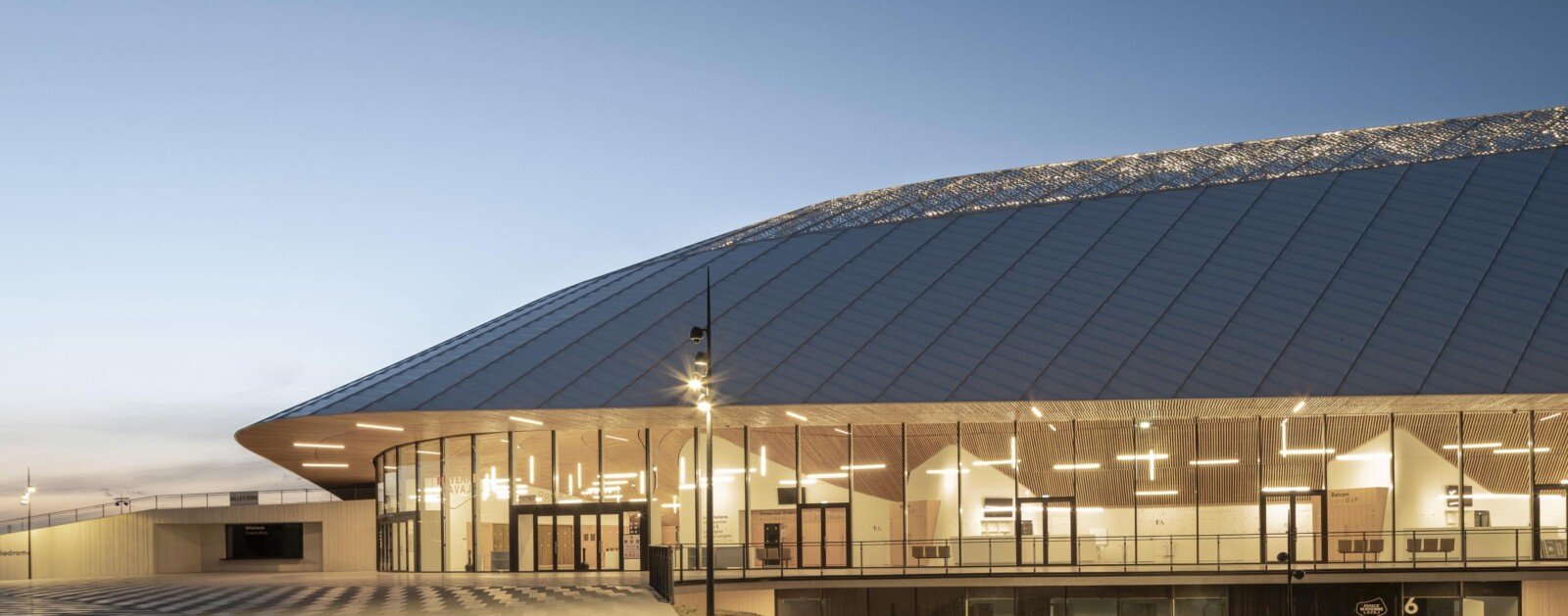 Entrée de l'Espace Mayenne à Laval, lieu du congrès JCEF 2026. Photographie d'archive de Cyrille Weiner, non prise pendant le congrès.